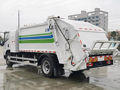 绿色革新城市环卫的利器——上汽跃进纯电动8方压缩式垃圾车全面解析